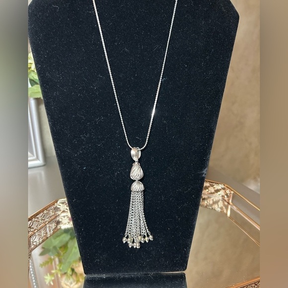 💙Jellyfish Necklace - Picture 3 of 3